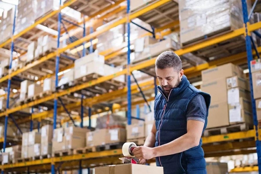 упаковщик комплектовщик. вахта в москве. работа вахтой в иванове. разнорабочий на склад. работа вахтой в иванове.